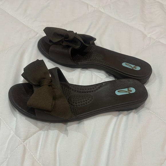 OKA b. Shoes - NWOT Elegant Brown Slide Sandals with Bow size 5.5